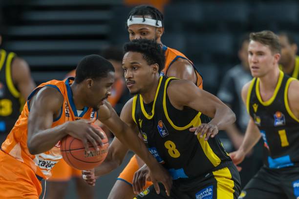 军河床队 军河床队