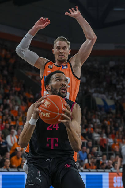 在这笔交易 在这笔交易